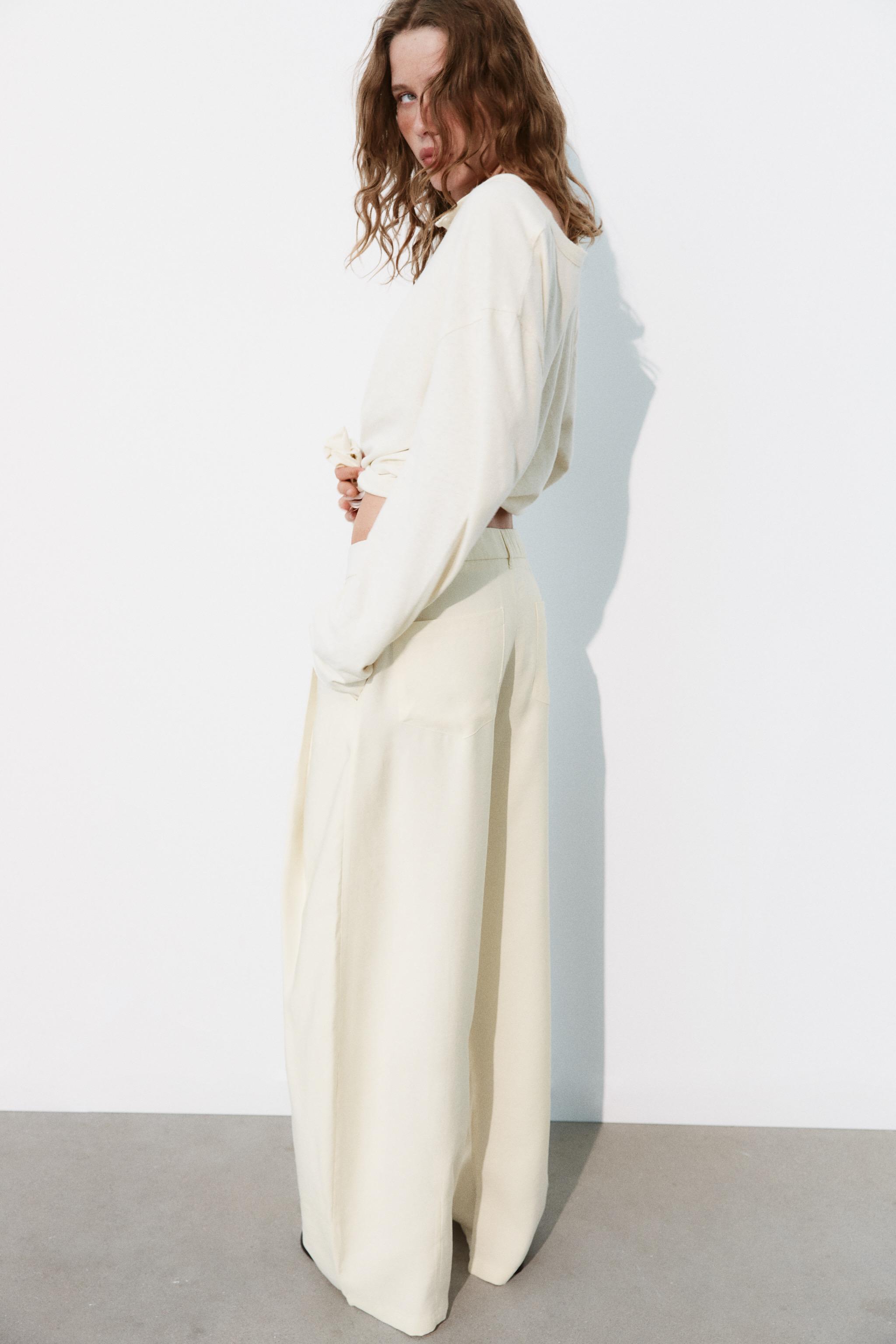 FLOWY PLEATED PANTS